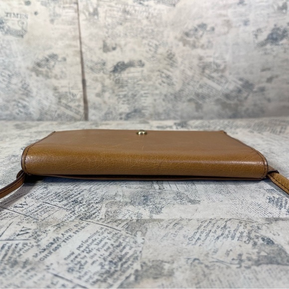 HOBO Bemuse Leather Compact Crossbody Bag - Picture 6 of 16